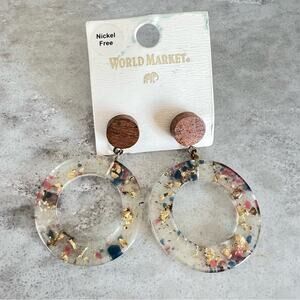 World market resin gold flake dangle earrings NWT